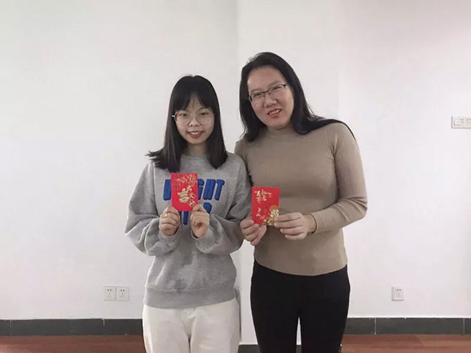 易網科技開展深圳東部華僑城2日團體游-頒獎小儀式